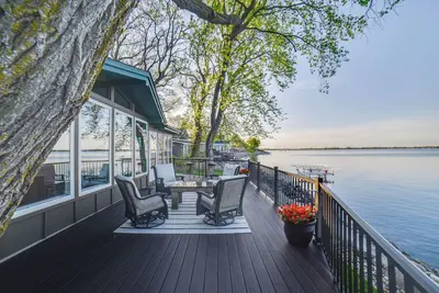 Image de Dreamy Lake Poinsett Cabin w/ Deck, Dock & Views!