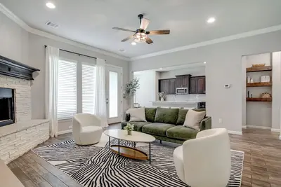 Image de Your Home Away from Home – Beautiful Burleson Retreat!