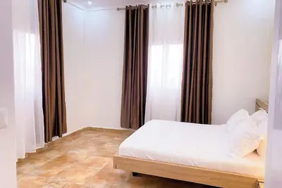 Image de Two Bedroom Modern Apartment, elevator and backup generator in the building