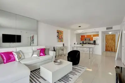 Image de Bay View Condo, Sleeps 6, Pool, Spa, Gym & Games!