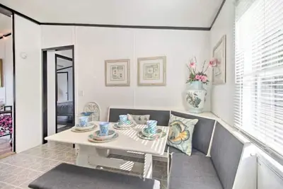 Image de Lakeside getaway!