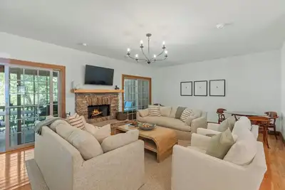 Image de Riverfront Townhome Near Sapphire Resort, Hikes, Dining & Shopping