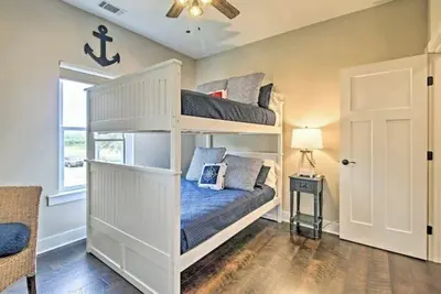 Image de Waterfront Home with shared dock and Shared Property