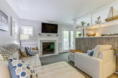 Image de Norwich Vacation Rental w/ Golf Course Views!