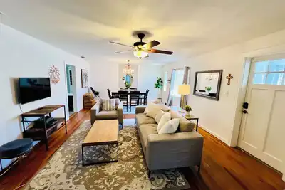 Image de \"Discover Longwood's Historic Gems: Cozy 3br Vrbo - Your Home Away! \"