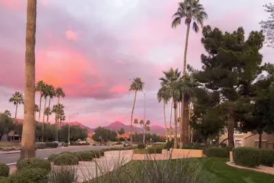 Image de Charming Scottsdale Condo in a Prime Location – Your Perfect Desert Getaway!