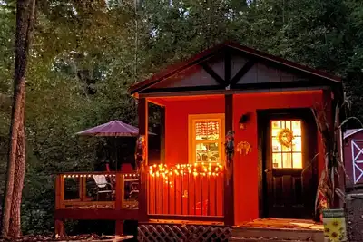 The Hummingbird Hideaway in Shooting Creek. Pet Friendly!