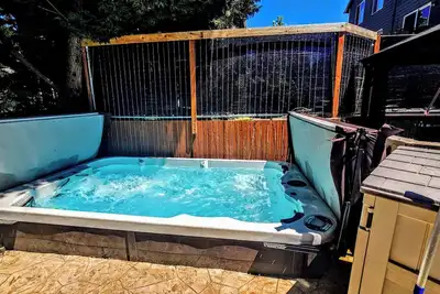 Image de Cozy Fall Retreat w/ Swim Spa