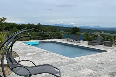 Image de Grande villa moderne avec piscine et 6 chambres sur grand terrain