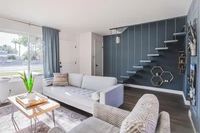 Image de Townhome w/Pool close to Restaurants & Coffee Shops