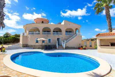 Image de Private Detached Villa with Amazing Views!