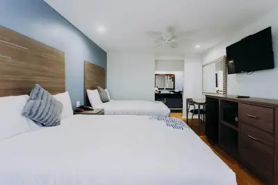 Image de Family Stay Right off Route 146 | Relax at Deck with Marina Views