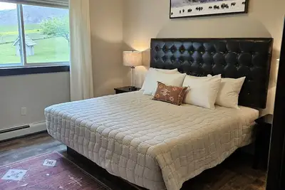 Image de Prime Spot! Complimentary Parking, Next to Gardiner Downtown!