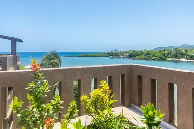 Image de Pelican Penthouse- 3 bedroom oceanfront West End condo
