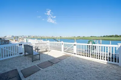 Image de 3 Bedroom Bayfront w/Slip North End Avalon