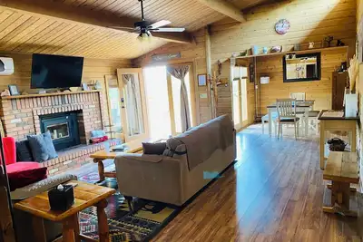 Image de Log House Surrounded By Trees But Close To Prescott and Prescott Valley