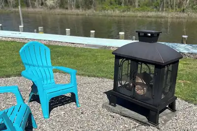 Image de Charming Waterfront Cottage with Private Boat Dock