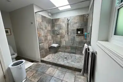 Image de Elegant three-bedroom Salt Spring Island getaway on 5 acres