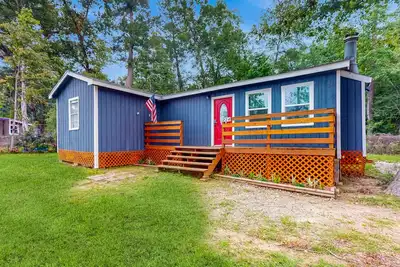 Image de Charming home with wooden porch, streaming, washer/dryer, Ac