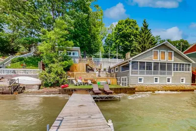 Image de Lakefront home with gorgeous views, decks & grill on Keuka lake