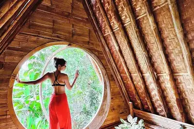 Enchanted River cabin with private garden and kitchen
