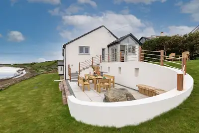 Image de Y Cei - Newly renovated beach front holiday home
