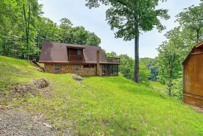 Image de Peaceful South Holston Lake Cabin w/ Dock & Deck!