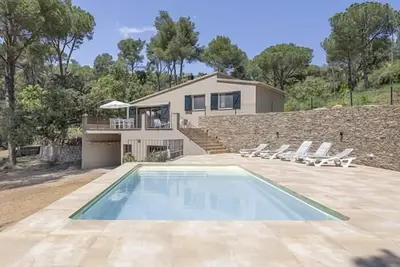 Image de Maison La Vinya avec piscine et parking