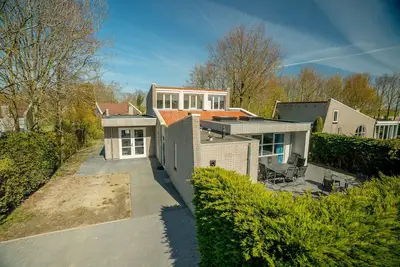 Image de Maison adaptée avec sauna, près du Grevelingenmeer