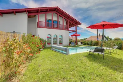 Image de Villa 8 Couchages Avec Piscine à 8 Minutes à Pieds de la Plage à Bidart