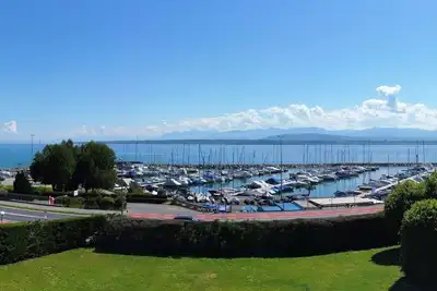 Image de Lakeside unfurnished 5 bedroom, 3 bathroom house short let 4 to 6 months.