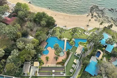 Image de Oceanfront Luxury 2br Condo with Private Beach and Pool [1 Minute to Beach ]