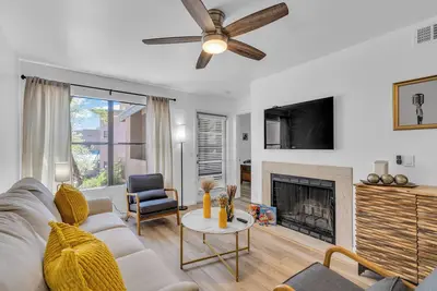 Image de Luxury 2br Oasis | Pool, Gym & Hiking Trails