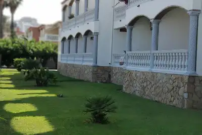 Image de Vista Bahia 13 - Apartamento en primera lĂnea de mar a pocos metros del centro de Empuriabrava con aparcamiento.