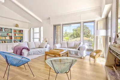Image de Maison avec Jardin et Terrasses, à 10 Min de la Plage, 6 Ch, 12 Pers, Wifi, Proche Commerces
