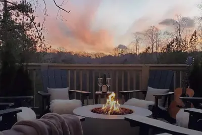 Image de Group Home|Hot Tub|Game Room|Fire Pit|Pets