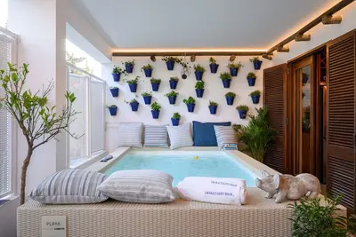 Image de Ground Floor apartment, 8 minutes walk to Praia Maria Luisa beach, private pool!