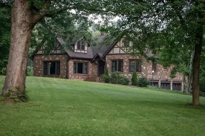 Image de This house is a 5 bedroom(s), 2. 5 bathrooms, located in Candler, Nc.