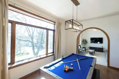Image de Villager Loft | Pool Table & Dining Discounts