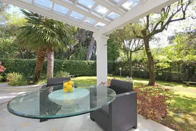 Maison de vacances privée avec Wifi, climatisation, Tv, véranda, parking, près de Forte Dei Marmi