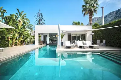 Image de Maison de vacances privée avec piscine privée, Wifi, climatisation, Tv, animaux admis, parking