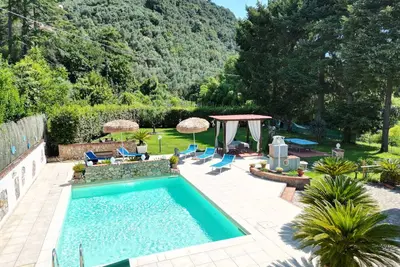Image de Belle maison de vacances avec climatisation, piscine privée, Wifi, Tv, balcon, près de Viareggio
