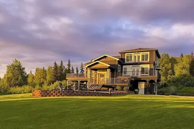 Image de Golden View House  · Spacious Mountain Retreat- Hot Tub, Beautiful View