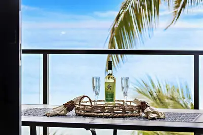 Image de Stylish Oceanfront Two-Bedroom with Stunning Views