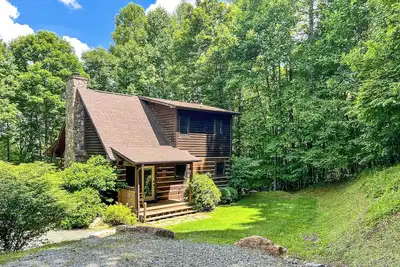 Image de Relax by the Fire or in the Hot Tub -December Retreats Awaits @BearlyBehaving