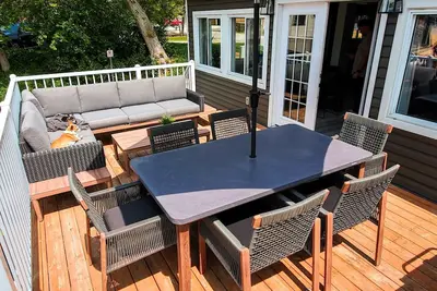 Image de Gray Haven: Perfect Fall/Winter Getaway, Lake View Patio, Hot Tub