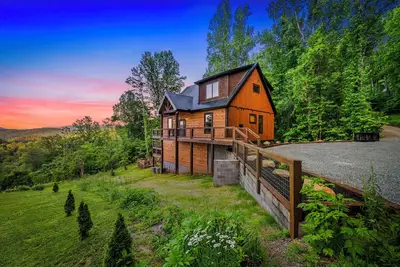 Image de New 2024! Modern 3 level Chalet with Theater, Pool table, Arcade, Hot tub views