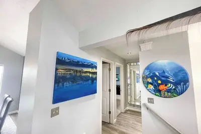 Image de Stylish Urban Retreat with Deck