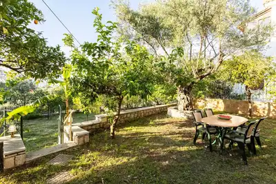 Image de Avia's Seaside Hideaway with Lush Garden