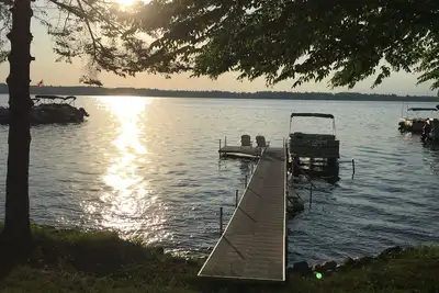 Image de Lake-Front Cottage with beautiful sunrise views!